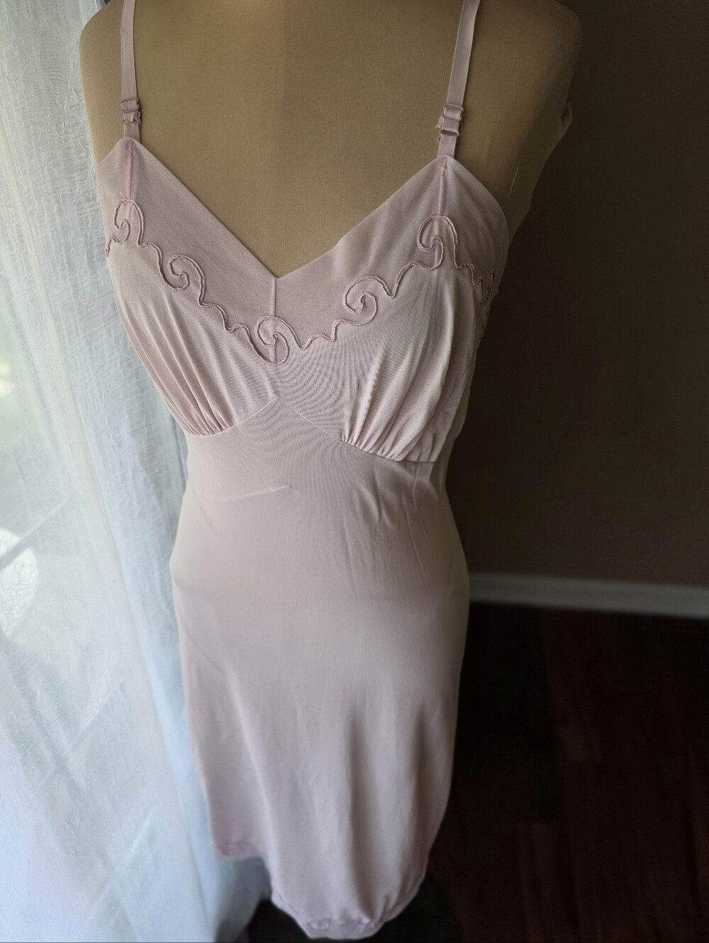 Vintage 1950s Baby Pink‎ Embroidered Slip Dress Knee Length Mid-Century Medium - Picture 3 of 14